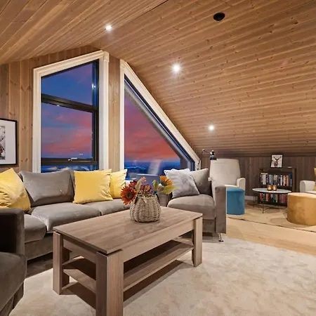 New In Out, Fireplace & Mountain View 度假居